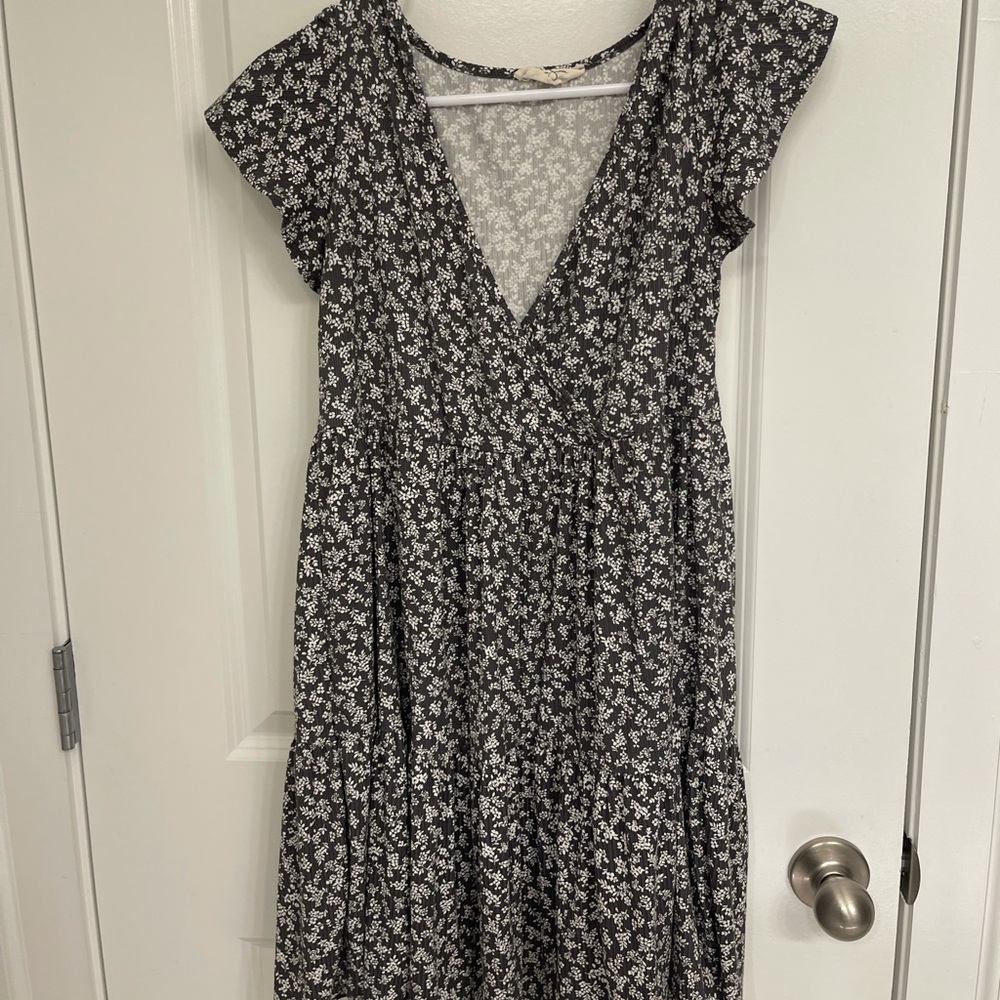 Jessica Simpson gray floral babydoll dress
